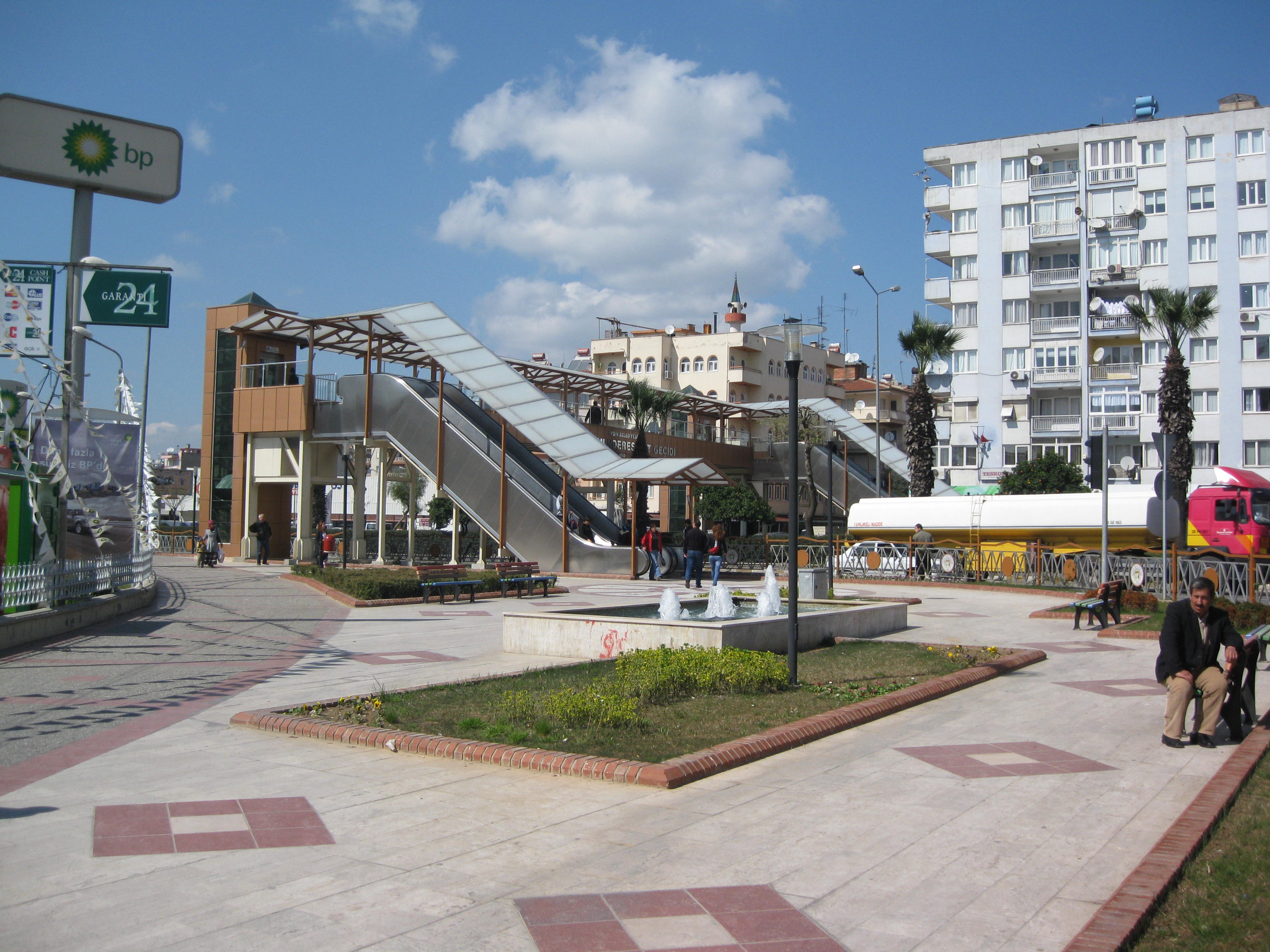 Adnan Menderes Yaya Üstgeçidi